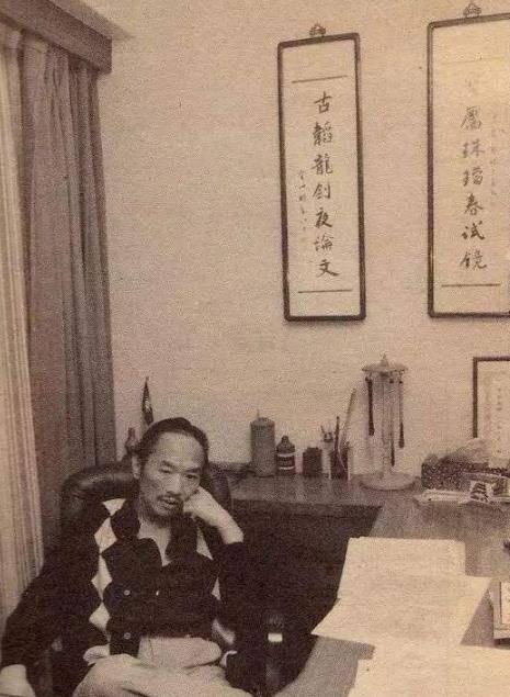 在年代文里吃瓜作者:翟佰里,翟佰里笔下年代文中的吃瓜众生相