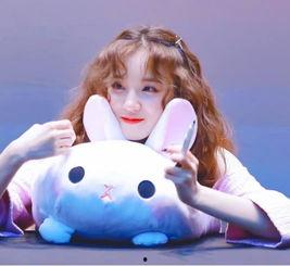 陈立农瓜地吃瓜,甜蜜互动引网友热议