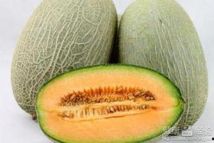 工人吃哈密瓜,工人共享甜蜜时光