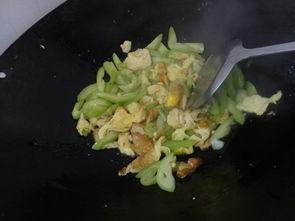 宝宝吃西湖瓜炒蛋